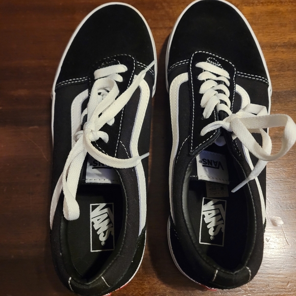 Vans, youth size 7, black/white - Picture 2 of 4